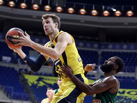 וסלי חגג מתחת לסלים (GETTY)