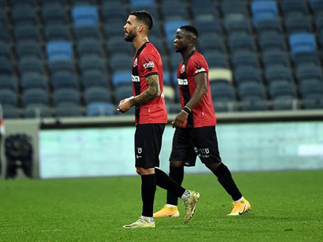 החמיצו מול נתניה. שחקני הפועל חיפה (ברני ארדוב)