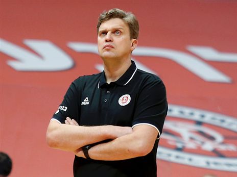 אדומייטיס, יצליח להוציא את העגלה מהבוץ? (אלן שיבר)