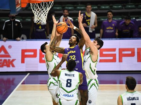 מיילס מעל כולם (FIBA)