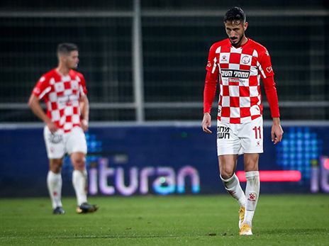 שמשת רכבו נופצה. יחזקאל (צילום: מאור אלקסלסי)