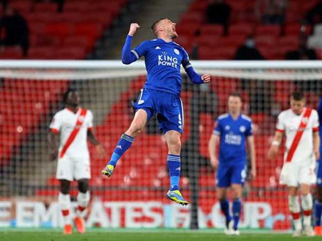 ג'יימי וארדי חוגג העפלה היסטורית לגמר הגביע (Getty)