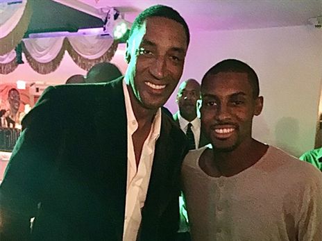 סקוטי ואטרון פיפן (הטוויטר הרשמי של סקוטי פיפן)