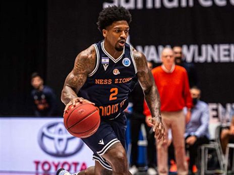 פטריק מילר. מוביל את קלעי נס ציונה במפעל (פיב"א)