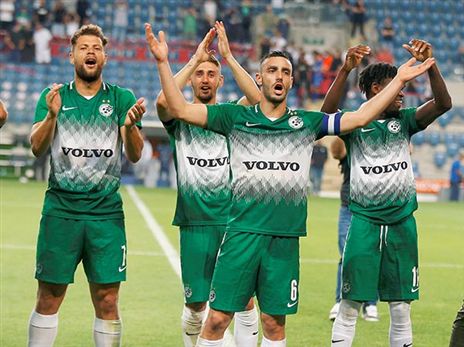 לא משהו רציני. רק לנצח בבלומפילד פעמיים (אלן שיבר)