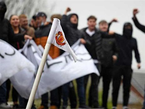 גם דגל הקרן מצא עצמו מחוץ לאיצטדיון (Getty)