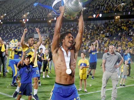 מתלבט לגבי עתידו. פרץ (אלן שיבר)