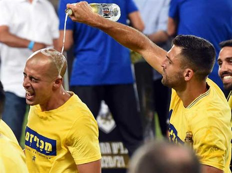 24 אליפויות, 24 גביעים. מ-כ-ב-י-ז-ם (ברני ארדוב)