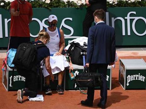 בארטי, נאלצה לפרוש (GETTY)