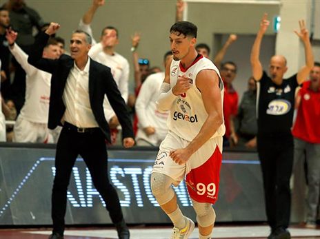 זיו חוגג (אלן שיבר)