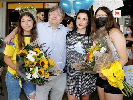 משפחת סמברג ממתינה להגעתה (אלן שיבר)