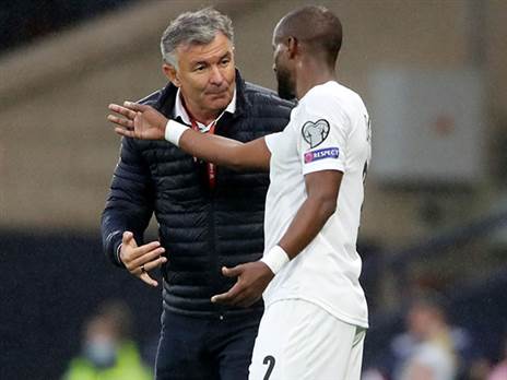 חלק מהשחקנים תמכו בהישארותו של רוטנשטיינר (getty)