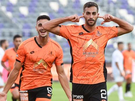 ימשיכו במומנטום החיובי? שחקני בני יהודה חוגגים (ברני ארדוב)