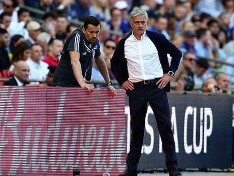 רוי פארייה וז'וזה מוריניו. עומד על כתפי נפילים (Getty)