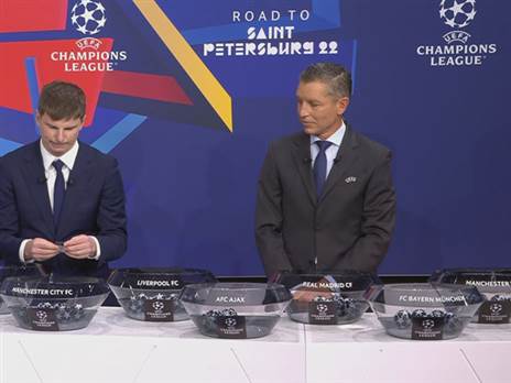 הקערה של יונייטד - בצד הימני הקיצוני של התמונה