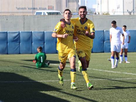 שחקני מכבי ת"א חוגגים. שייטו לרבע (האתר הרשמי של מכבי ת"א)