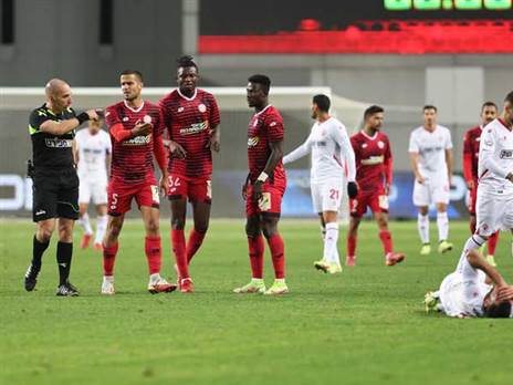 מוחמד אוסמן וגל לייבוביץ'. אירוע שעלול לגרום להרחקתו של הקשר (לירון מולדובן)