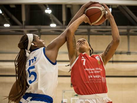 ראשל"צ לא השאירה הרבה סיכוי לעולה החדשה (צילום: באדיבות מנהלת ליגת העל לנשים בכדורסל)