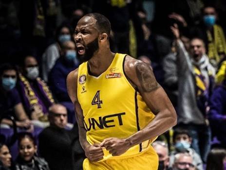 כריס ג'ונסון. דקות טובות במחצית השנייה (איגוד הכדורסל)