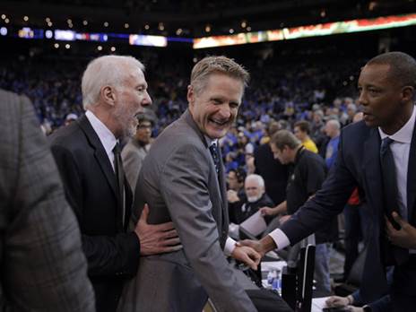 סטיב קר וגרג פופוביץ'. נכנסו (Getty)