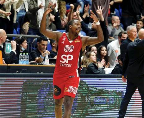 בראון. שוב הגיבור (אלן שיבר)