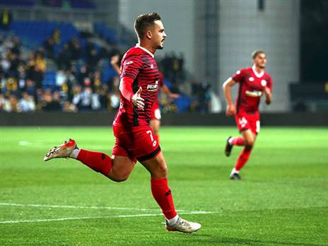 מקסים פלקושצ'נקו חוגג. ניצחון חשוב מול בית"ר (אלן שיבר)