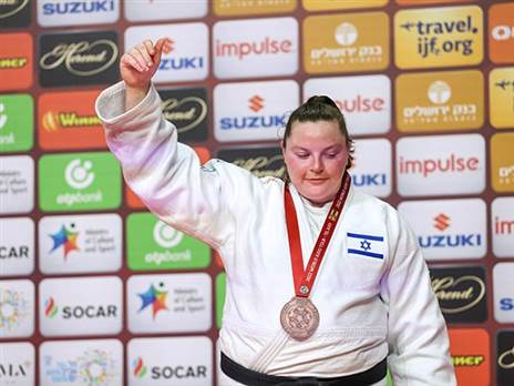 רז הרשקו.הקהל בדרייב-אין הרעיף עליה אהבה (מרקו)