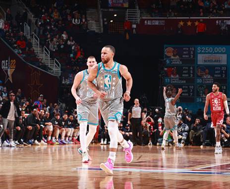 הצגה מטורפת של קרי (Getty)