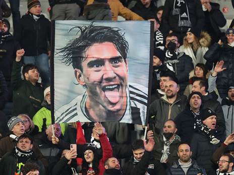 אוהדי יובה עם אלילם החדש. יום לא קל לפיורנטינה (GETTY)