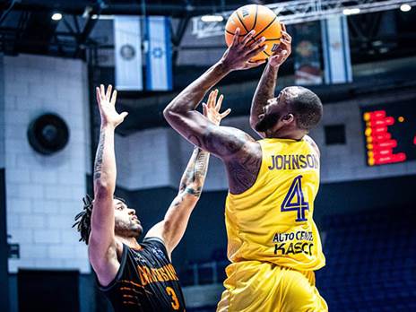 מחצית ראשונה נהדרת שלו. ג'ונסון (פיב"א)