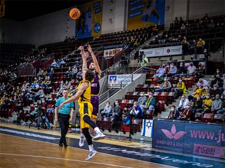 מטווח שלשות ברבע השלישי (FIBA)