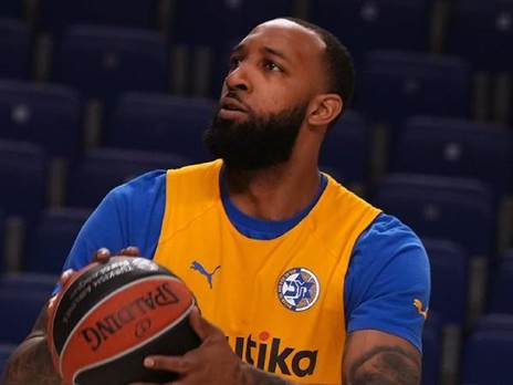 דרק וויליאמס באימון (צילום: מכבי ת"א)