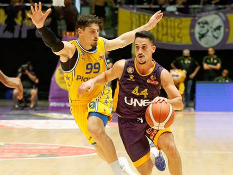 חוזר לעניינים. משגב (צילום: אלן שיבר)