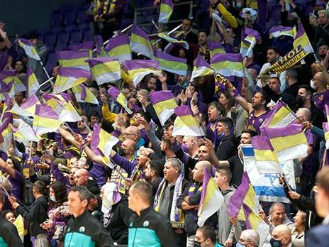 רובם לא יוכלו להגיע לאולם. אוהדי חולון (אלן שיבר)