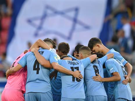 ממריאים לאינדונזיה (צילום: UEFA)