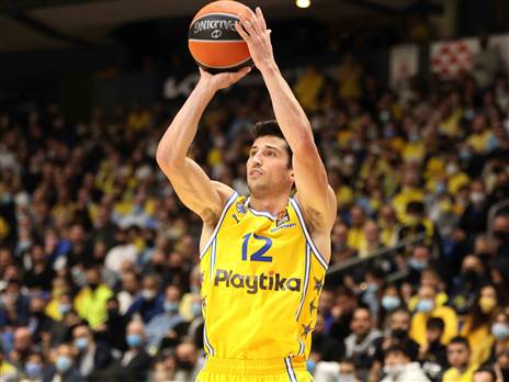 הקפטן נשאר צהוב (Getty, Seffi Magriso)