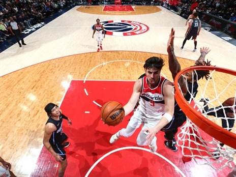 אבדיה. יכול להשפיע מהספסל (Stephen Gosling/NBAE/Getty)