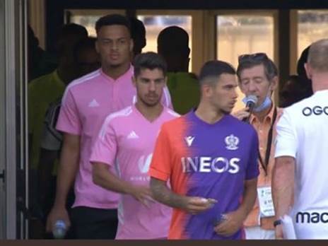 נצפה ביציע. סולומון