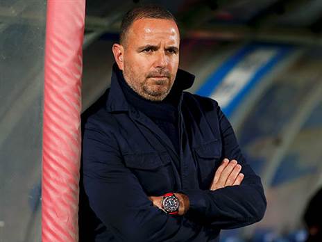 בן שמעון. מקבל קשר צעיר לסגל (אלן שיבר)