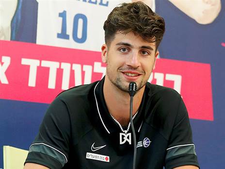 כולנו מאחוריו. אבדיה (אלן שיבר)