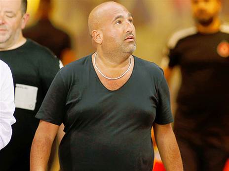 ברק אברמוב. איש אמונו (אלן שיבר)