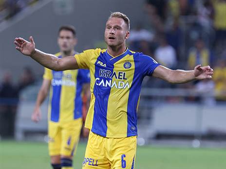 גלזר. ייעדר מול ניס (צילום: דני מרון)