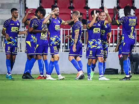 נערכים לרגע היסטורי. ריינה (מאור אלקסלסי)