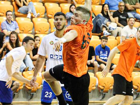 ניצחון לחולון על נס ציונה (צילום: דיגישארק)