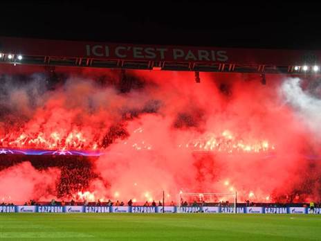 האולטראס של פ.ס.ז'. החרם שלהם שיחק לטובת אוהדי מכבי חיפה (Photo by Matthias Hangst/Getty Images)