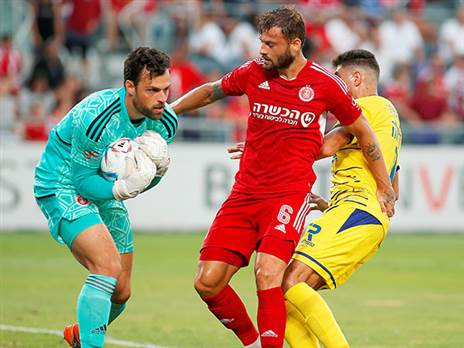 מרינוביץ' וגוטליב. במועדון חיזקו את השוער שספג שריקות בוז (אלן שיבר)