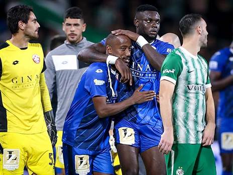 "זה יכול לקרות לכל אחד". זלקה ואיפולה אחרי השריקה (צילום: מאור אלקסלסי)