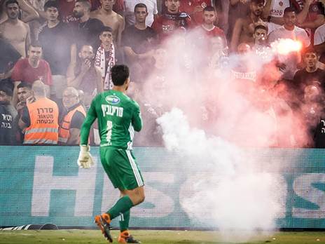 אבוקות בדרבי התל אביבי (אלן שיבר)