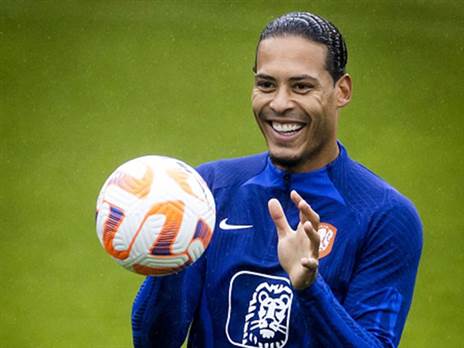 לחמן סומך עליו בהגנה. ואן דייק (Getty)