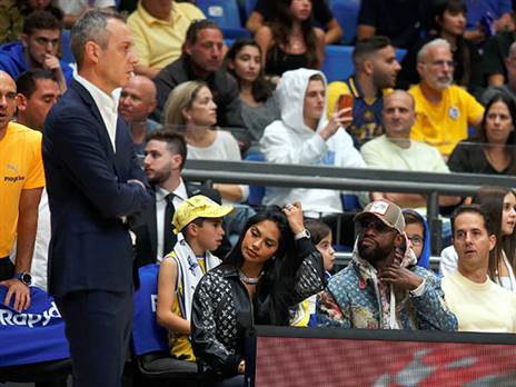 רק בישראל. עודד קטש ופלויד מייוות'ר באותו הפריים (צילום: אלן שיבר)